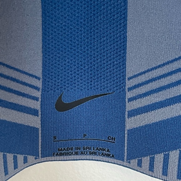 NEW NIKE Crop Top Sports Bra Flyknit in Blue Size: S - Picture 3 of 5